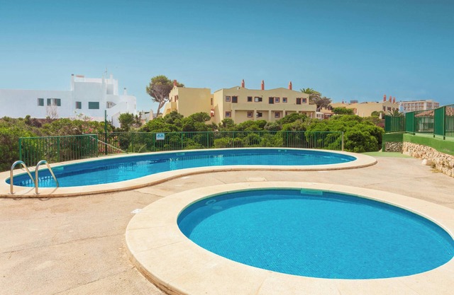 Appartement "Los Delfines Biniforcat" avec terrasse couverte privée et piscine partagée