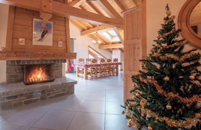 Appartement 'Lou Betandy - 9 Pers' avec vue sur la montagne, jardin privé et Wi-Fi
