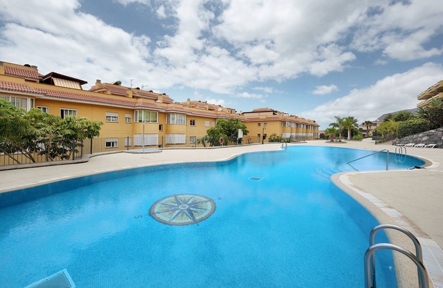 Appartement "Luxury Candesol" avec vue sur mer, piscine partagée et Wi-Fi.