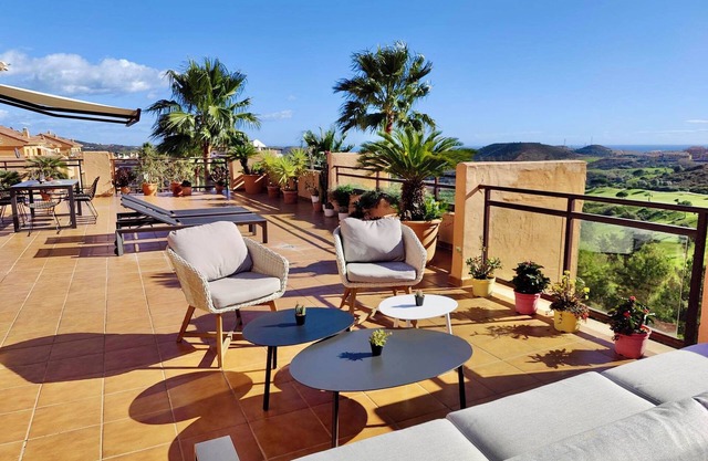 Penthouse luxueux avec terrasse de 150m2, piscine, Wi-Fi et climatisation
