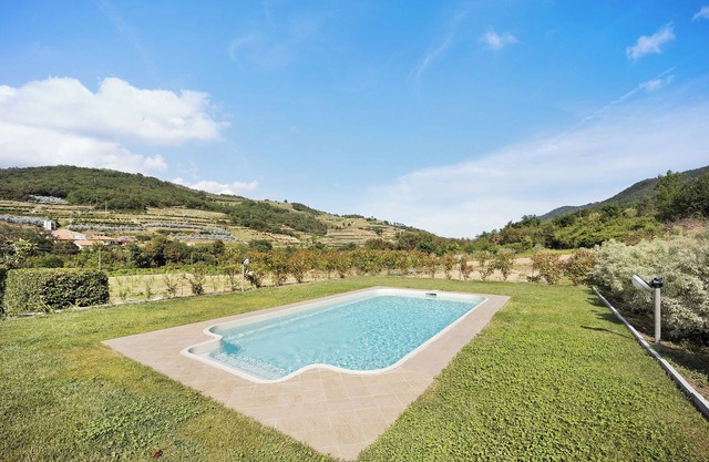 Appartement "Mansarda Albero Verde con Piscina" avec vue montagne, piscine, climatisation & Wi-Fi