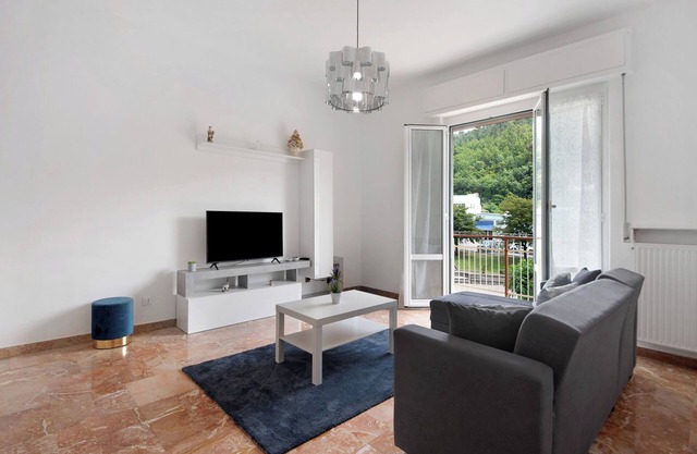 Appartement 'Mare E Collina' avec vue sur les montagnes, terrasse privée et Wi-Fi