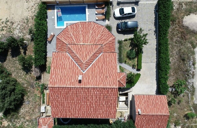 Apartment Marica - Spacious accommodation for 8 people with pool