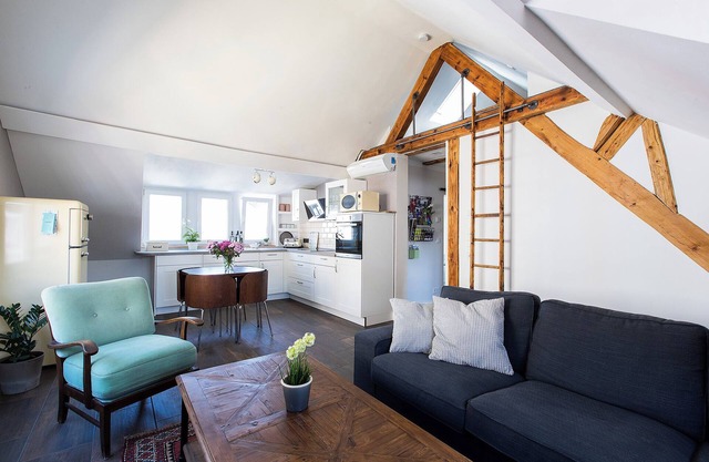 Appartement MILO: 3 pièces mansardé, climatisé et proche de la ville