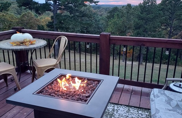 Apartment, Mountain View/Deck. Bikers welcome, mins to DT Eureka Springs.