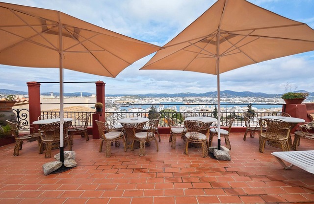 Appartement 'Navila Numero 2' avec piscine partagée, Wi-Fi et climatisation.