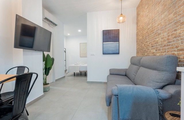 Apartment 'New Cozy Next To Sta 2' with Wi-Fi and Air Conditioning