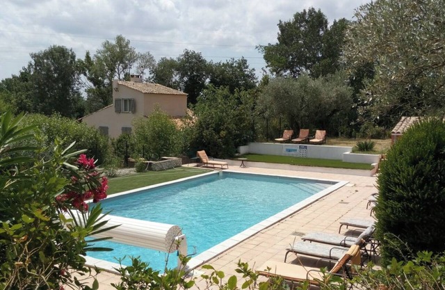 Appartement 'Nino - 2/4 Personnes' avec piscine partagée, Wi-Fi et climatisation