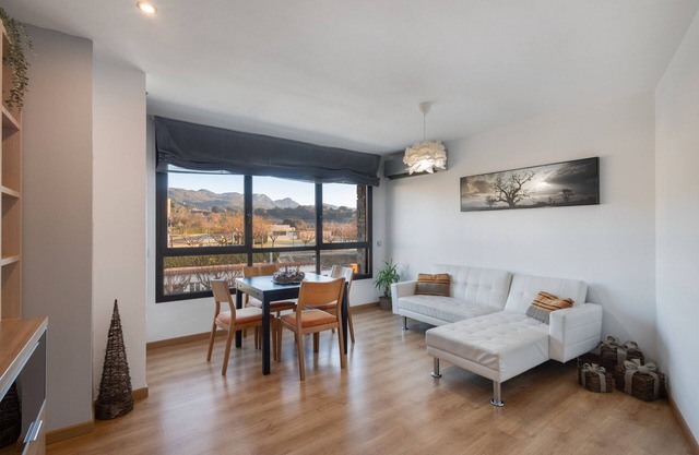 Appartement 'Niu Turistic Olvan' avec vue sur montagne, balcon et climatisation