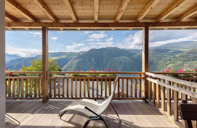 Appartement 'Obertrisaierhof Wohnung 4' avec vue sur la montagne, jardin partagé et Wi-Fi