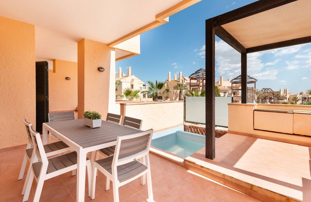 Appartement 'Oasis Martinica 18 Bajo B' avec piscine partagée, Wi-Fi et climatisation