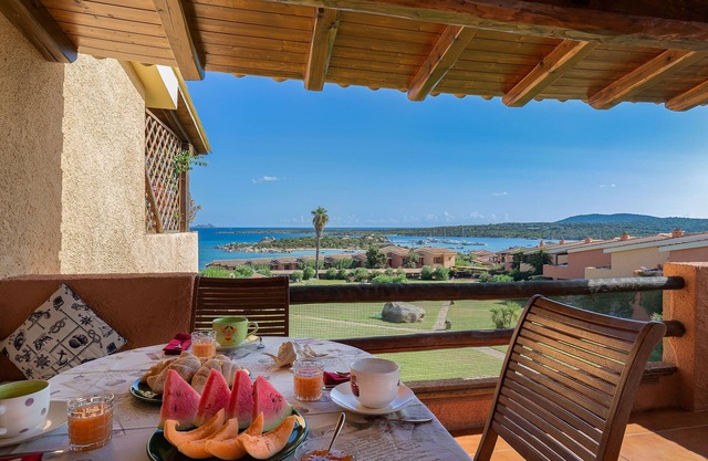Appartement avec piscine et vue sur la mer wi fi plage 100m