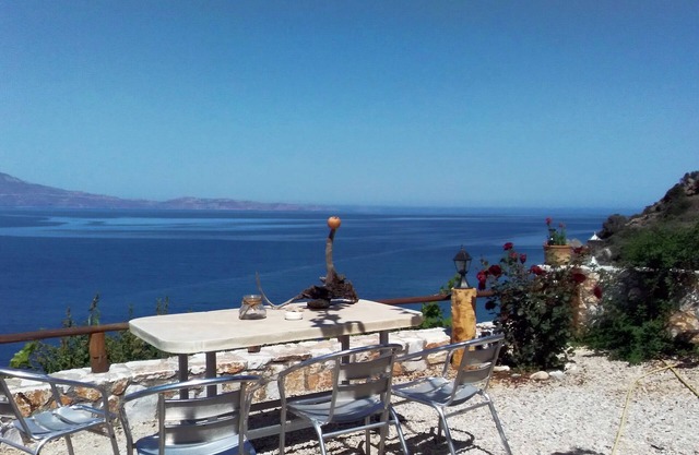 Apartment over the sea – Private place to swim