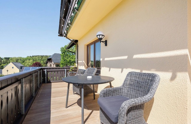 Appartement 'Pension Bergblick - Schwarzwasserta' avec vue sur les montagnes, balcon et Wi-Fi