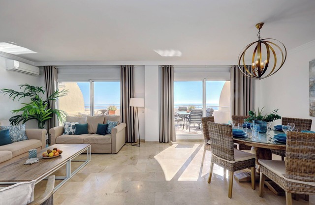 Appartement 'Bermuda Beach 2' avec vue sur la mer, piscine, jardin & Wi-Fi