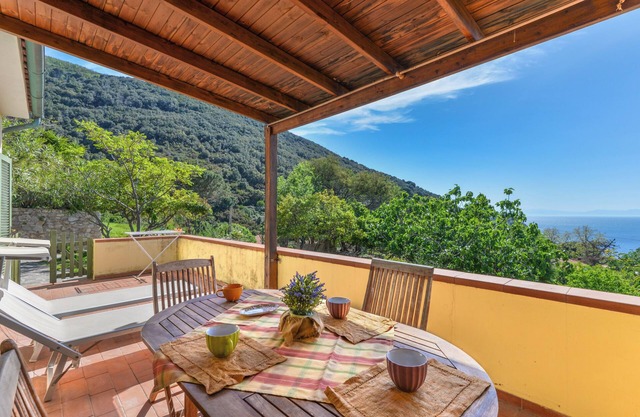 Appartement 'Pettirosso Casa Vai' avec vue sur mer, Wi-Fi et climatisation