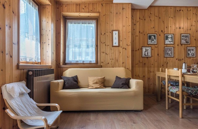 Appartement Pinzolo Dolomiti Ovest avec vue sur les montagnes, jardin et Wi-Fi.