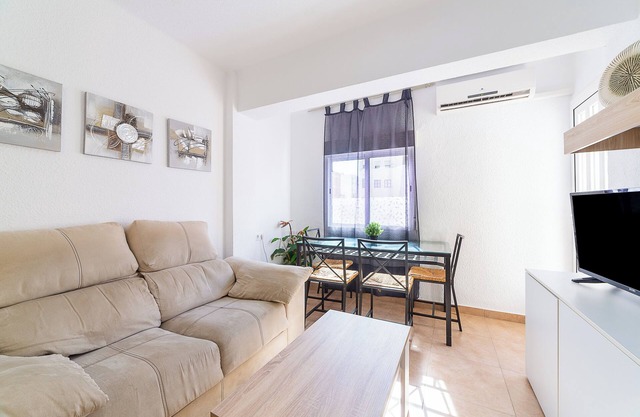 Appartement 'Piso En El Zapillo' avec vue sur mer, Wi-Fi et climatisation