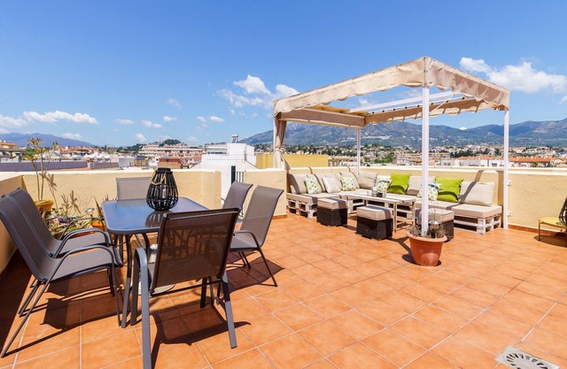 Appartement "Piso Santa Fabiola" avec vue sur les montagnes, balcon, terrasse partagée et Wi-Fi.