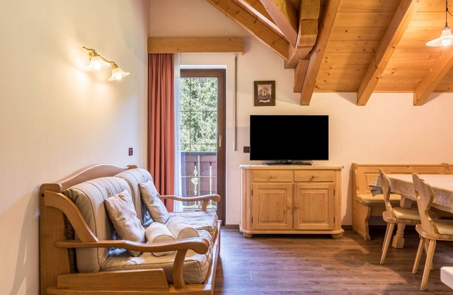 Appartement Prapoz Typ E avec vue sur les montagnes, Wi-Fi et balcon.