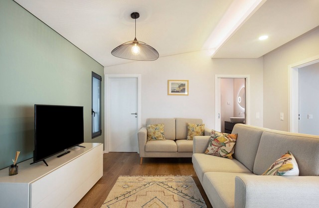 Appartement "Referta Apartamento T1" avec vue sur la mer, terrasse privée et Wi-Fi.