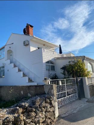 Apartment Remi, penthouse with balcony, free parking