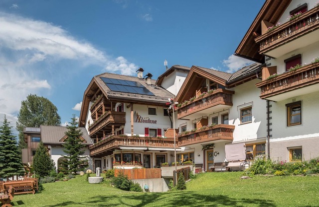 Appartement "Résidence Montana Typ G", avec vue sur les montagnes, Wi-Fi et balcon.