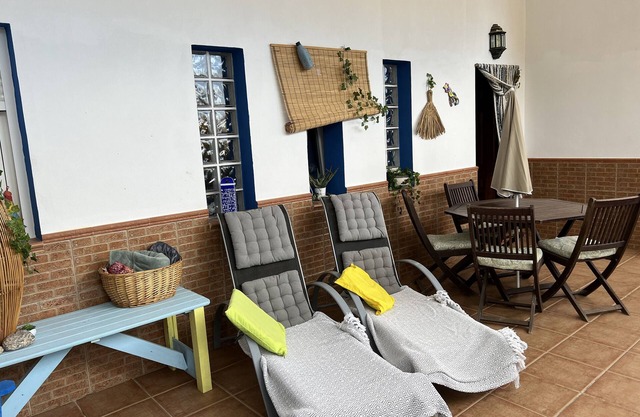 Appartement Salamandra avec vue sur les montagnes, piscine, jardin et Wi-Fi.
