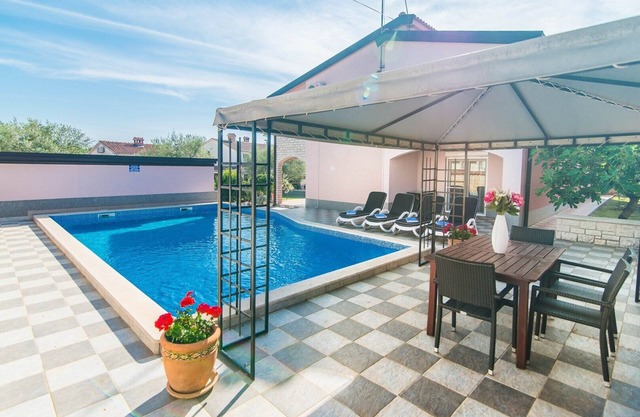 Bel Appartement Salha avec Piscine Privée