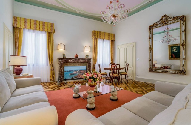 Apartment San Luca - Four Bedroom Villa, Sleeps 8