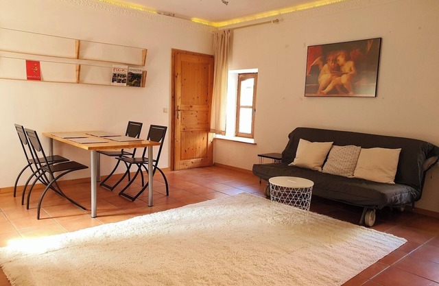 Appartement 'Schöne Wohnung Landhaus-Flair' avec terrasse privée, jardin privé et Wi-Fi