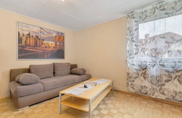 Appartement 'Schrammis Ferienwohnung Mit Balkon' avec terrasse partagée, jardin privé et Wi-Fi