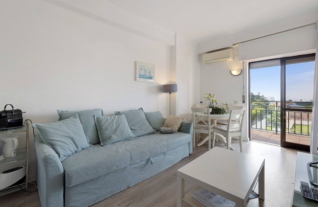 Appartement 'Sea View Estoril' avec vue sur la mer, Wi-Fi et climatisation