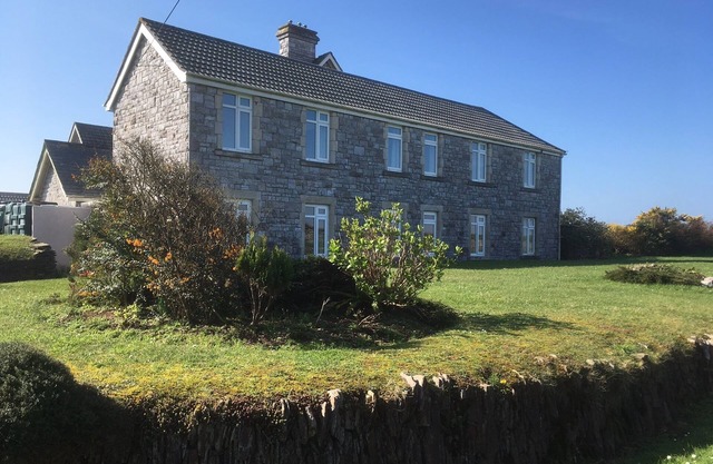 Appartement situé dans un magnifique parc avec vue sur la côte et accès aux sentiers côtiers