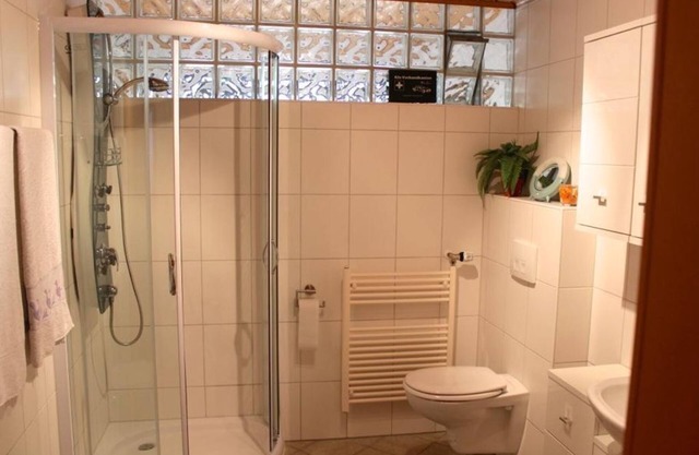Appartement, douche, WC, cabine infrarouge - Appartement "Zur Quelle"