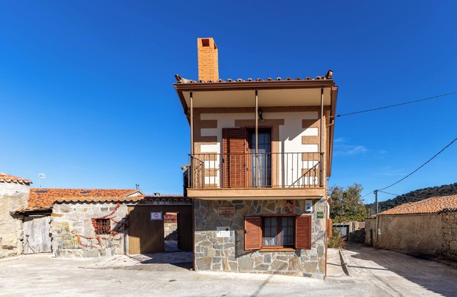 Appartement 'Siesta Y Brisca' avec vue sur la montagne, terrasse et balcon