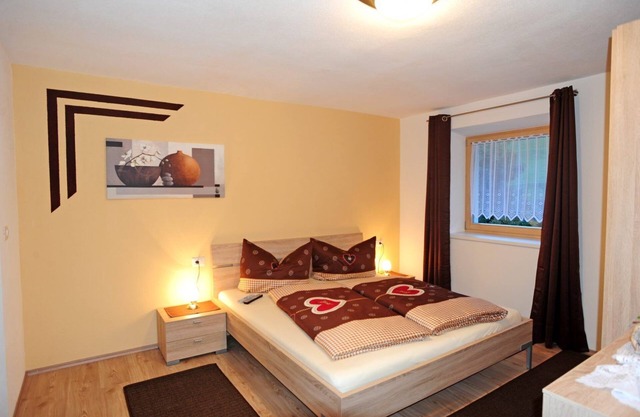 Appartement "Steinhaus XL" avec vue sur les montagnes, piscine partagée et Wi-Fi