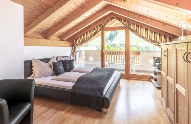Appartement "Steinhaus XL1" avec vue sur les montagnes, piscine partagée & Wi-Fi