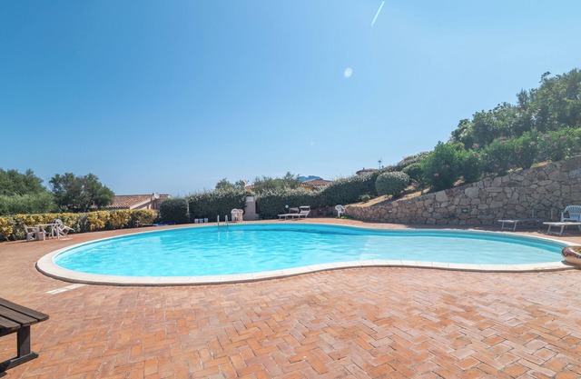 Appartement 'Tavolara Porto San Paolo E2' avec vue sur la mer, piscine partagée et climatisation