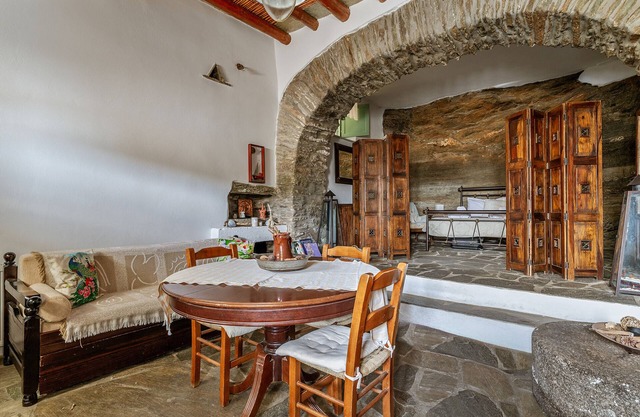 Appartement 'Traditional Olive Guesthouse' avec vue sur mer et Wi-Fi