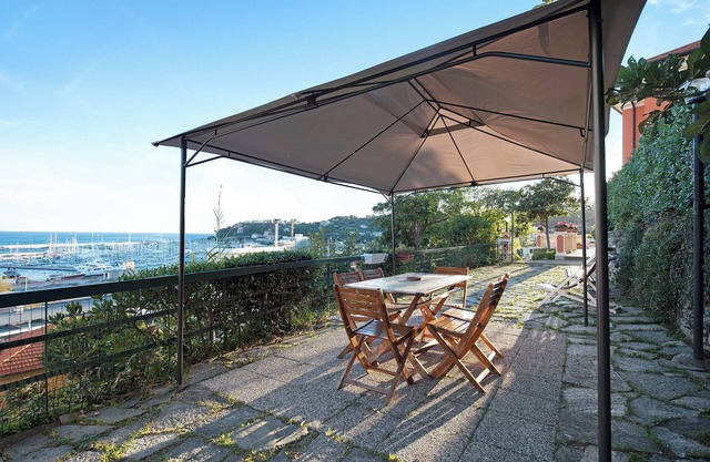 Appartement "Trilocale in Villa Vista Mare Apt 3" avec vue sur mer