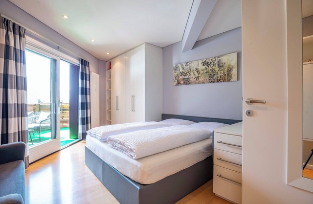 Appartement "Tubris Living" avec vue sur les montagnes, terrasse et Wi-Fi