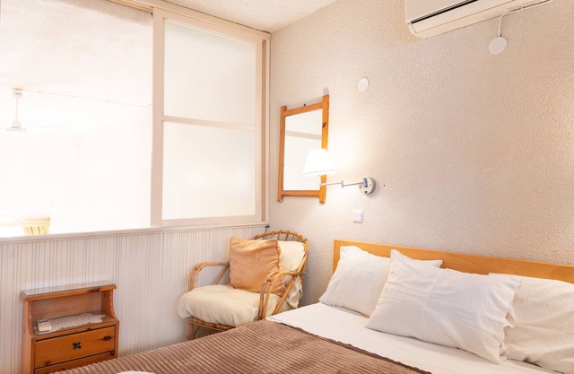 Appartement 'Two-Bedroom No 1' avec vue sur mer, Wi-Fi et climatisation