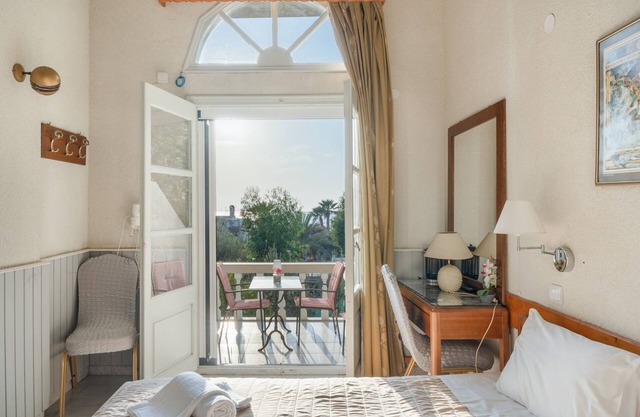 Appartement 'Two-Bedroom No 2' avec vue sur la mer, Wi-Fi et climatisation
