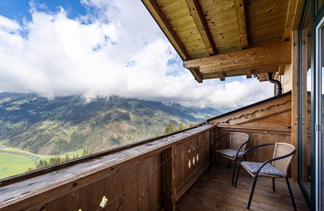 Appartement "Unterlehenhof" avec vue sur les montagnes, balcon et Wi-Fi.