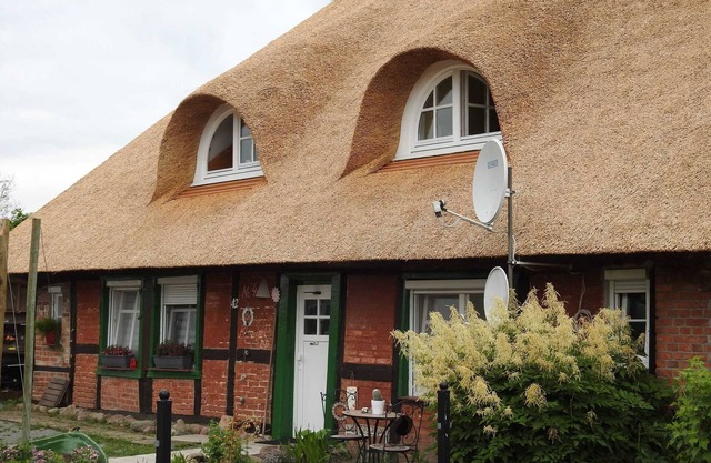 Appartement 'Urlaub Unterm Reetdach' avec jardin privé et Wi-Fi