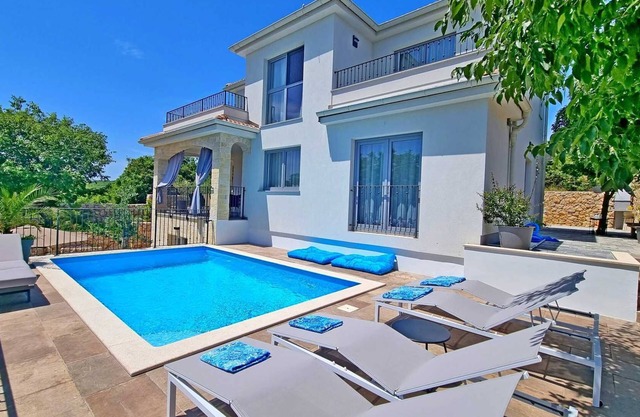 Appartement VIKTORIJA avec piscine privée