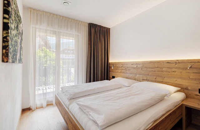 Appartement 'Villa Kriendl Nr 1 Lanzwiese' avec vue sur les montagnes, terrasse privée et Wi-Fi.