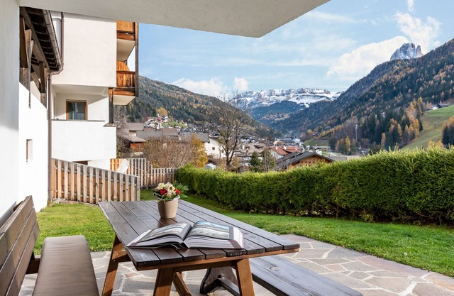 Appartement "Villa Erina D2" avec vue sur les montagnes, jardin et Wi-Fi.