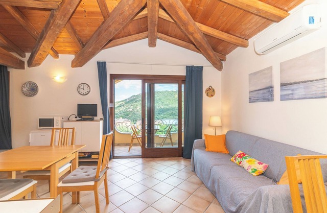 Appartement 'Vista Mare Tiriddò' avec vue sur mer, piscine partagée et climatisation